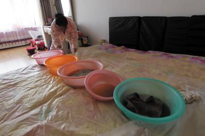 米脂楼上漏水，住户失联，小区没物管，业主维权难！律师来支招……